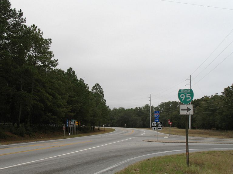 Business Loop I-95 south separated from US 17 near Darien, GA