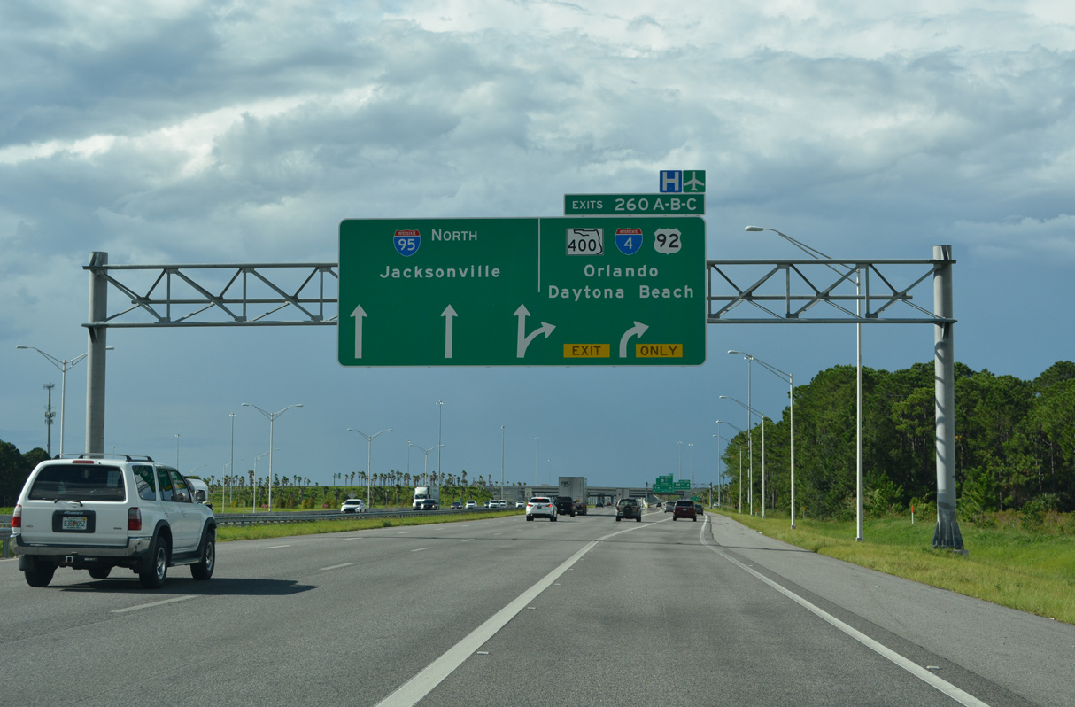 Two lanes leave I-95 north for I-4 west, SR 400 east and US 92 at Daytona Beach, FL.