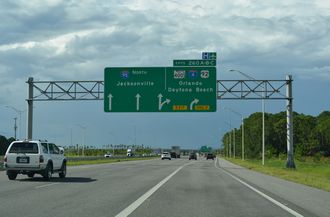 Two lanes leave I-95 north for I-4 west, SR 400 east and US 92 at Daytona Beach, FL.