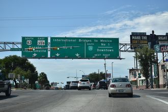 IH 35 south at Santa Ursula Ave - Laredo, TX