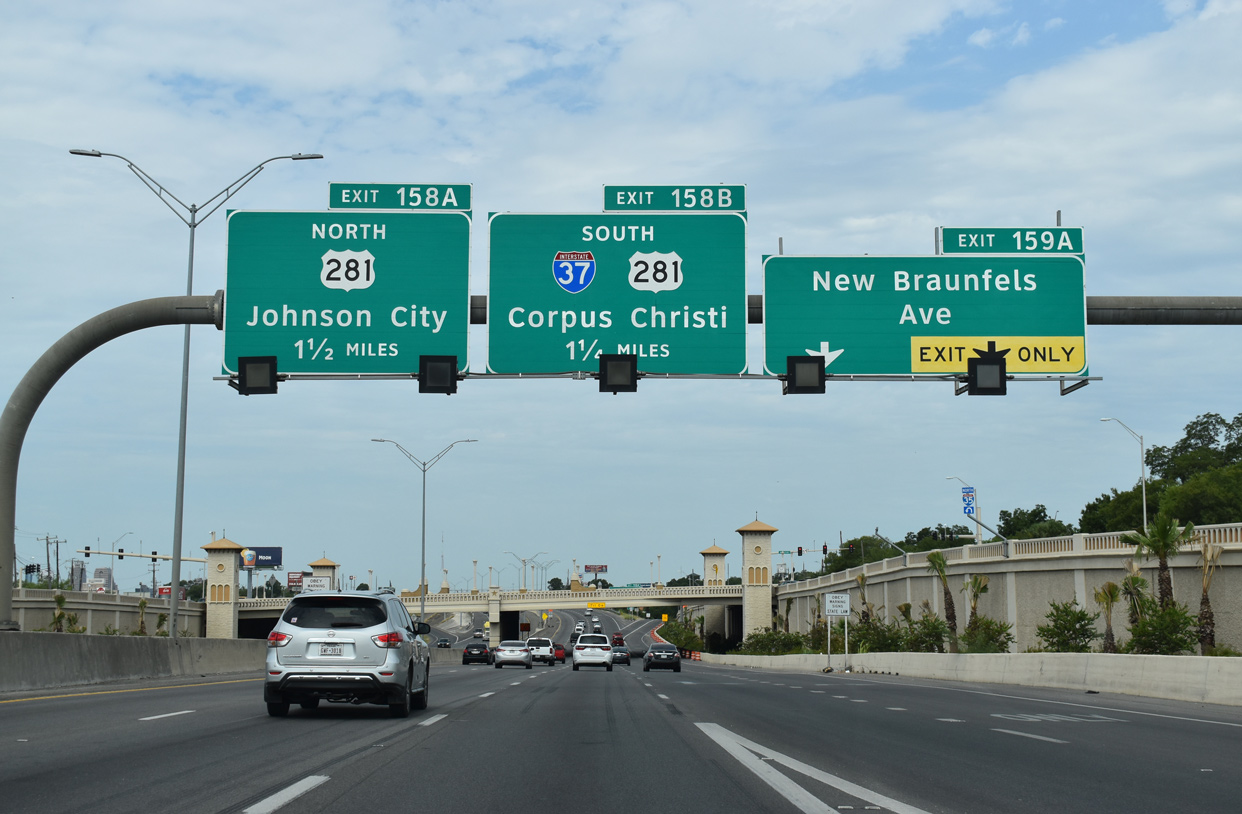 IH 35 south at IH 37/US 281 - San Antonio, TX
