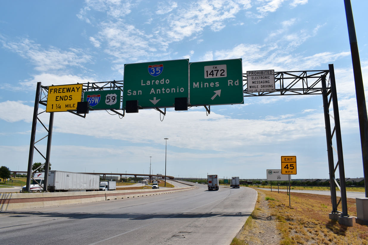 IH 69W/US 59 north at FM 1472 - Laredo, TX