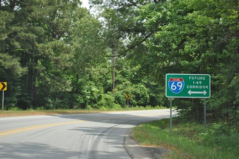 As announced on November 3, 2025, three additional miles of I-69 in Kentucky were added along U.S. 41 on the bypass of Henderson, with 2.5 miles of Future I-69 opened on November 11.
Finally updated the page overview reflecting the designation of I-69 along the remaining 21 miles of the Purchase Parkway west from Mayfield, KY in December 2024.