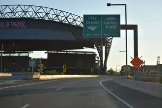 I-90 west loops northward to 4th Avenue S in Seattle, Washington