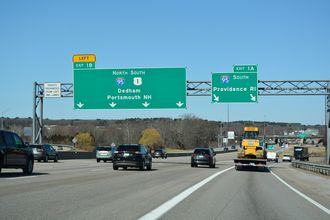 I-93/US 1 south at the trumpet interchange with I-95.