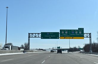 I-29 south at I-129/US 20-75 - Sioux City, IA