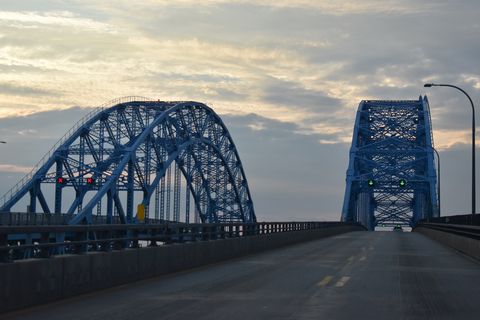 I-190 north across the South Grand Island Bridge.