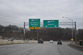 I-190 south ahead of I-290 (Worcester Expressway).