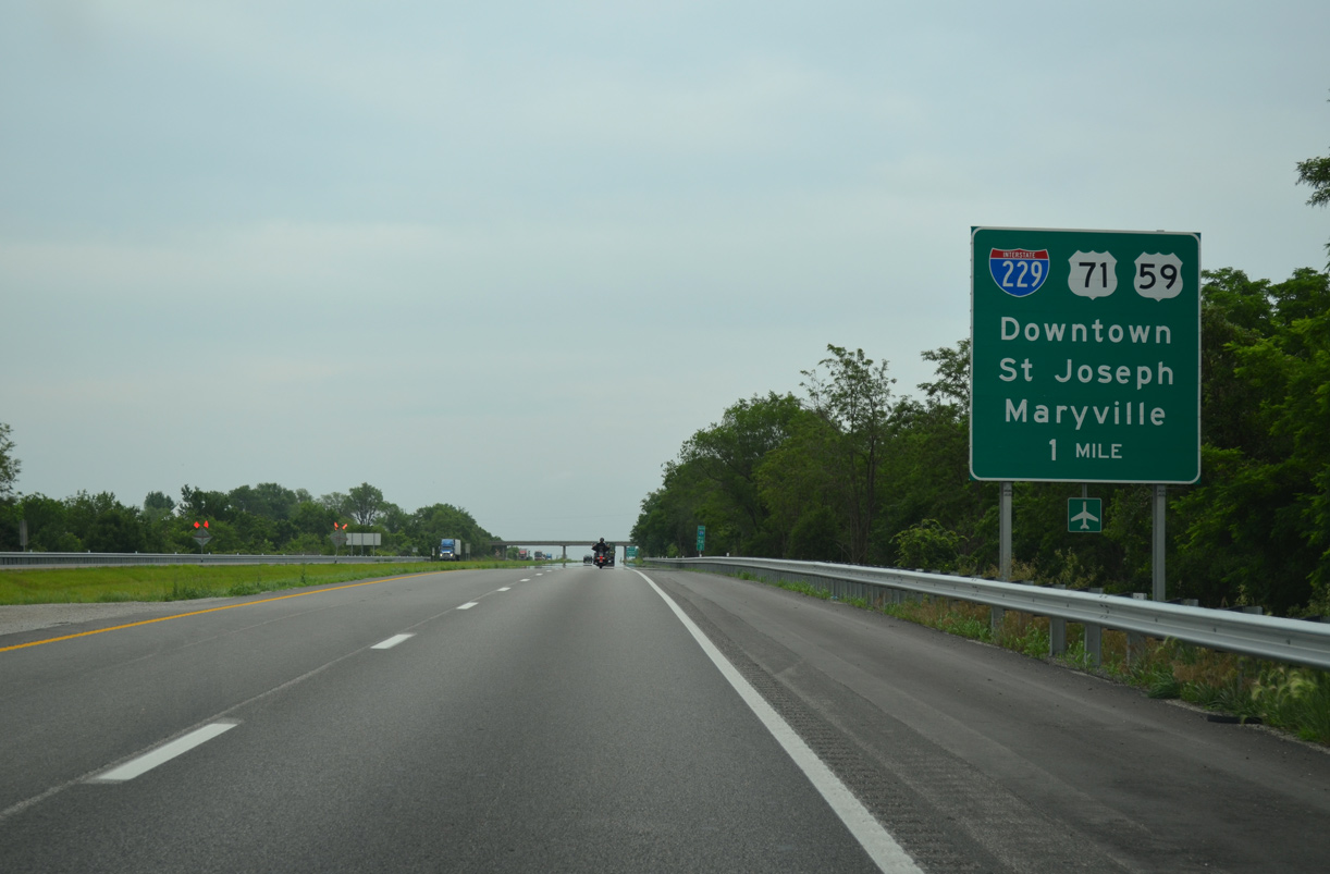 I-29 south at I-229/US 59-71 - Amazonia, MO