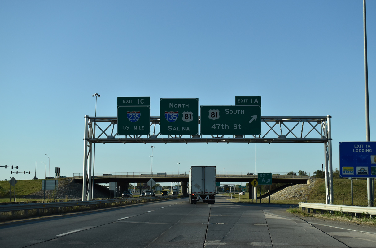 I-135 north at I-235/US 81 - Wichita, KS