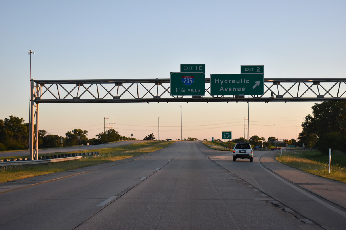 I-135/US 81 south at I-235 - Wichita, KS