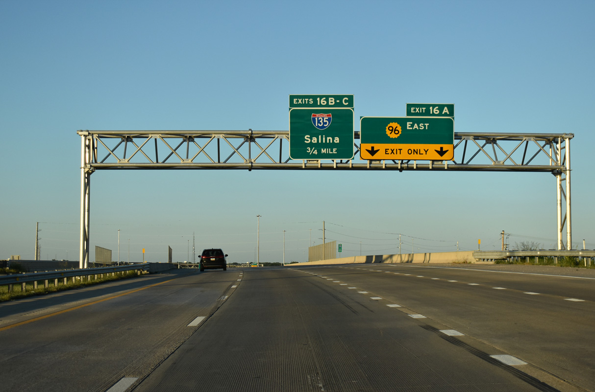 I-235/K-96 north at I-135/US 81/K-254 - Wichita, KS