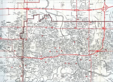 1966 Des Moines, Iowa fold map showing the bulk of I-235 completed within the capital city.
