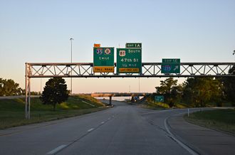 I-135/US 81 south at I-235 - Wichita, KS