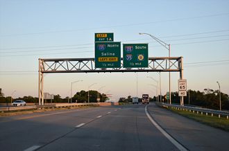 I-235 south at I-135/US 81 - Wichita, KS