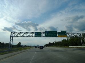 I-96/275 north at I-696/M-5 - Farmington Hills, MI