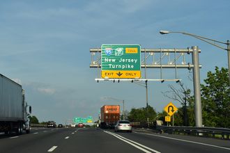 I-287 south at I-95/NJ Tpk/Route 440 - Edison, Twp