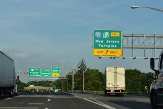 I-287 south at I-95/NJ Tpk/Route 440 - Edison, Twp