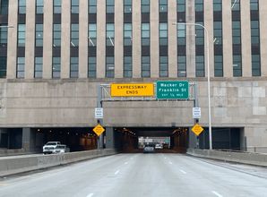 Eisenhower Expwy east at Old Chicago Post Office