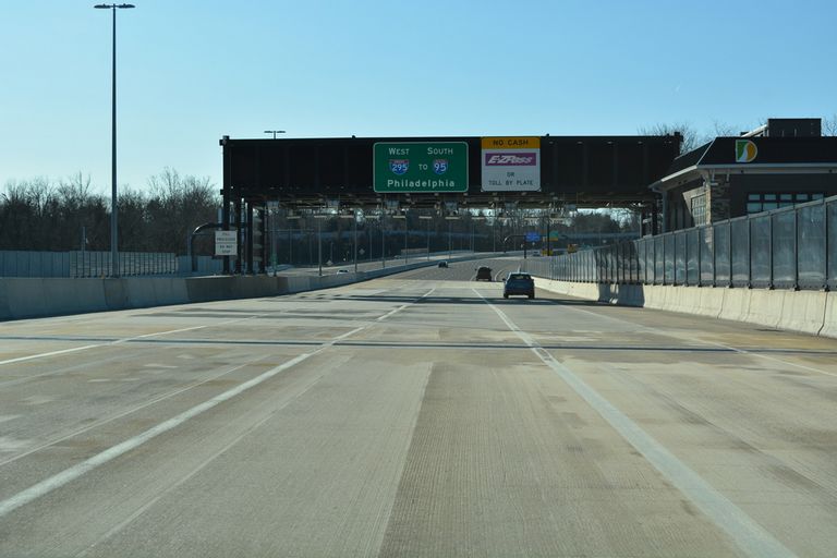 I-295 west crossing the Scudder Falls Bridge over the Delaware River