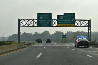 I-96 west at US 131 - Walker, MI