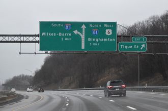 I-380/84 north at I-81/US 6 - Dunmore, PA