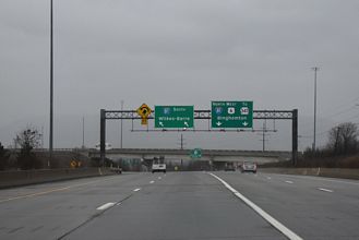 I-380/84 north at I-81/US 6 - Dunmore, PA
