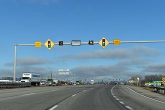 I-380/US 218 north ahead of Mitchell Av and Leo P Roof Expwy