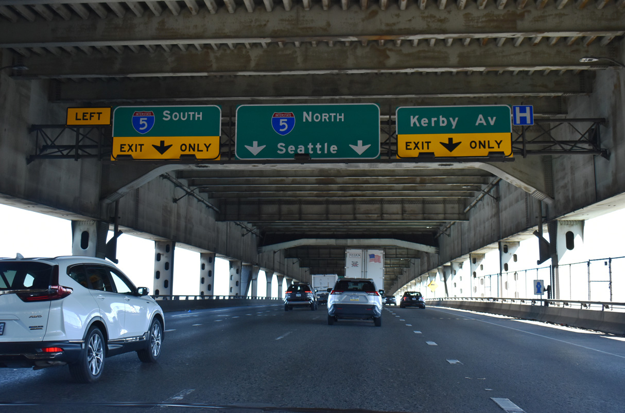 I-405/U.S. 30 cross the Fremont Bridge north to I-5 in Portland, OR