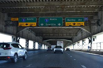 Replaced 4 and added 1 photo covering the north end from I-405 along the Fremont Bridge with photos from 09/26/25.