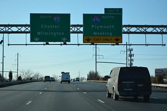 I-95 south crosses AMTRAK and US 13 ahead of I-476 north to Plymouth Meeting, PA.
