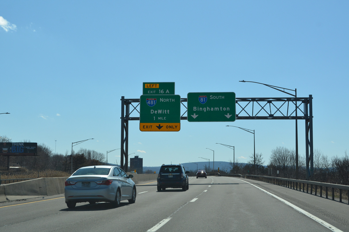 I-81 south one mile ahead of I-481 north in Syracuse, NY.