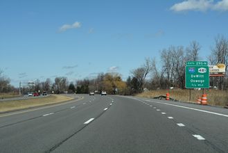 I-81 north ahead of I-481/NY 481 in the village of North Syracuse.