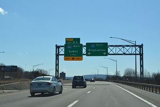 I-81 south one mile ahead of I-481 north in Syracuse, NY.