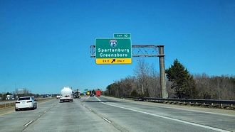 The c/d roadway at Exit 10 separates from I-485 north for Interstate 85