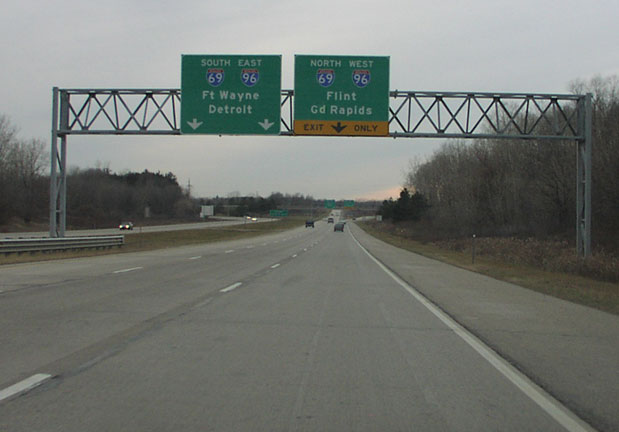 I-496 west at I-69/96 - Delta Charter Twp, MI