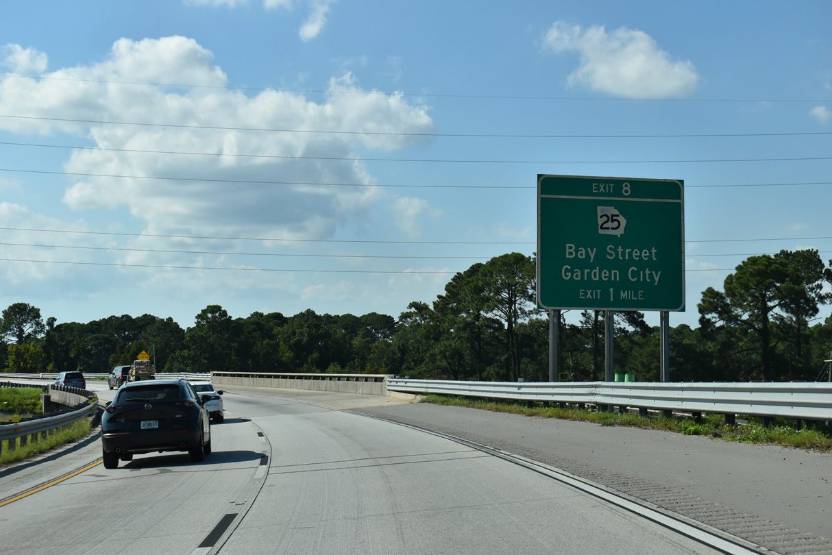 Interstate 516 turns west ahead of the separation with SR 25 at Garden City