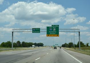 I-65 north at I-565/US 72 ALT-SR 20 - Decatur, AL