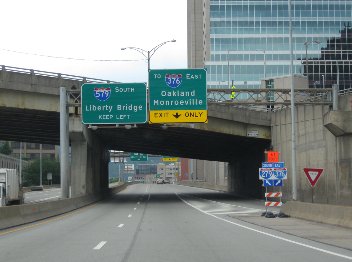 I-579 south at Liberty Bridge Approach - Pittsburgh, PA