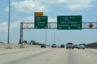 I-10 East ahead of the separation with Interstate 610 at Metairie, Louisiana