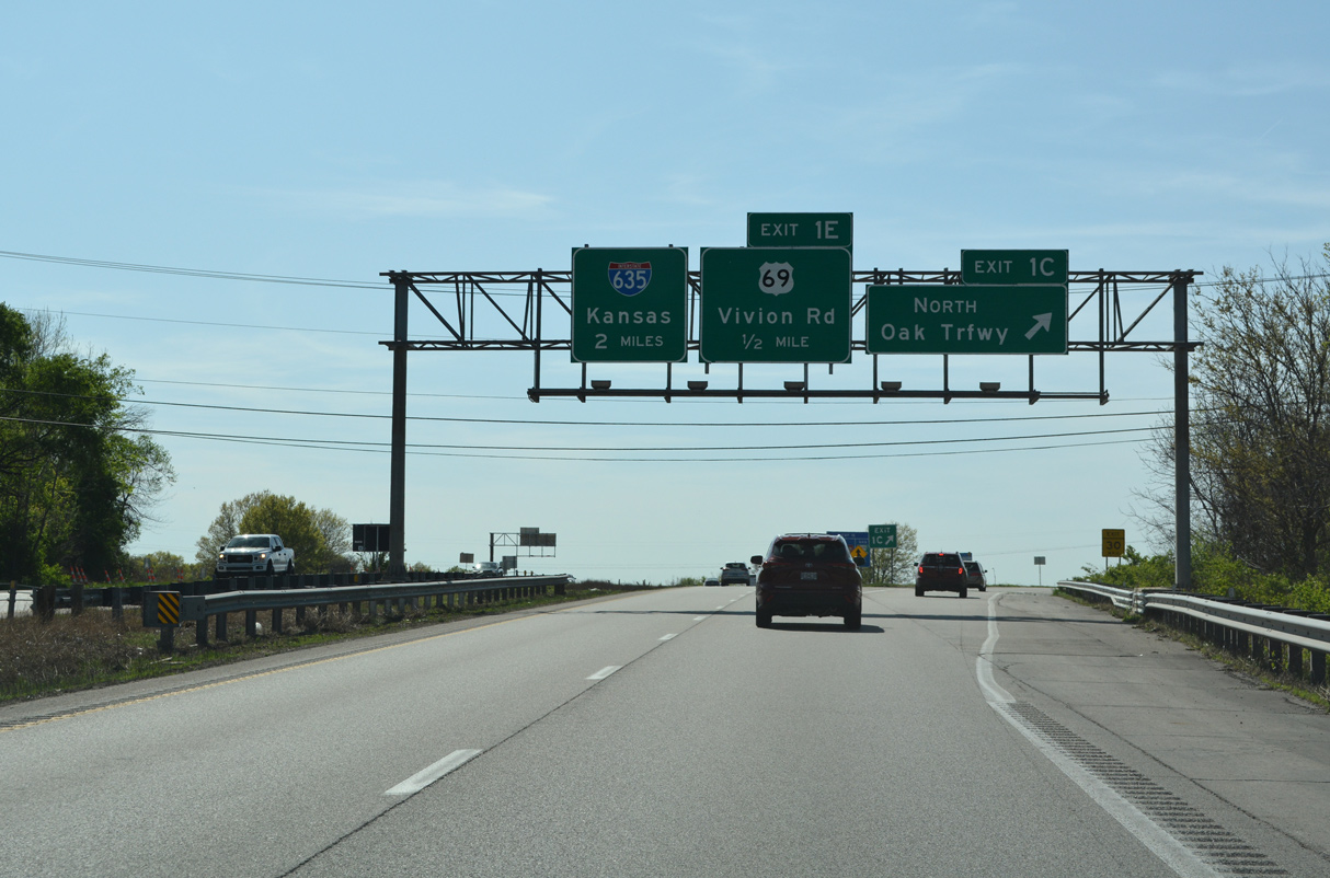I-29/US 71 north at I-635 - Northmoor, MO
