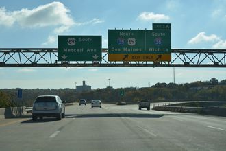 I-635 south at I-35/US 69 - Overland Park, KS