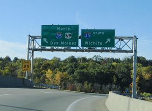 I-635 south at I-35/US 69 - Overland Park, KS