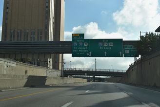 I-670 east at I-70/US 24-40-71 - Kansas City, MO