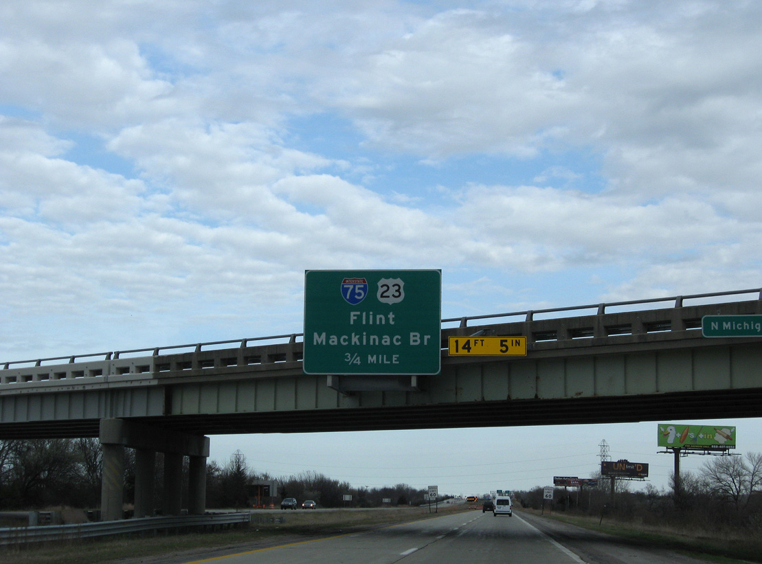 I-675 north at I-75/US 23 - Kochville Twp, MI