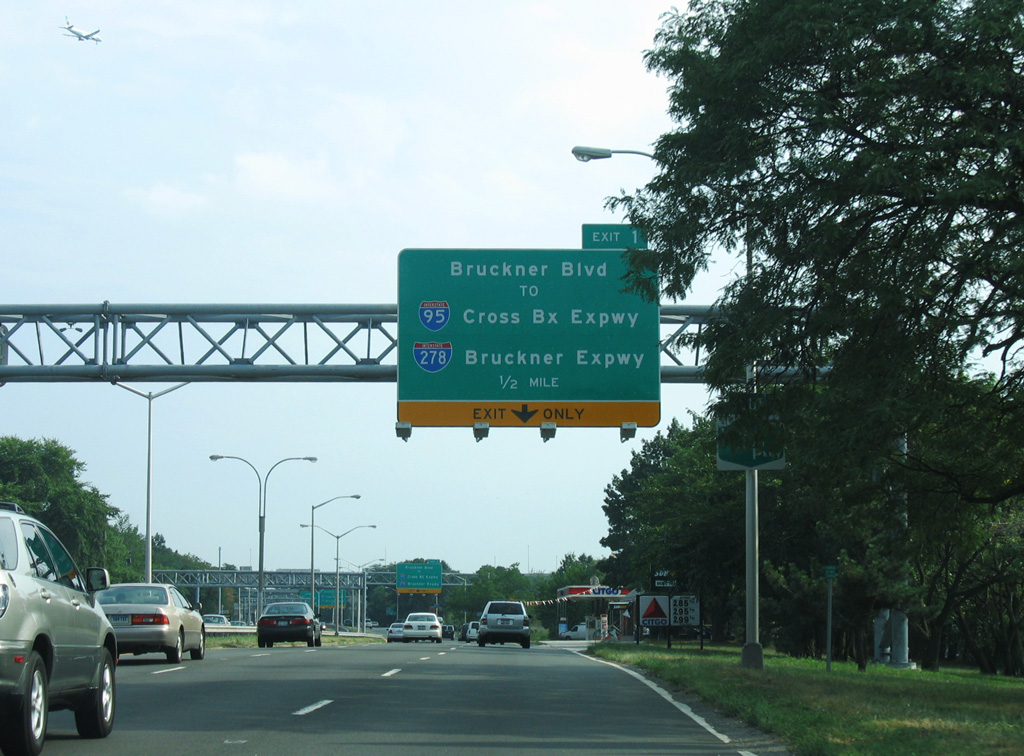 Hutchinson River Pkwy south at I-678 - Bronx, NY