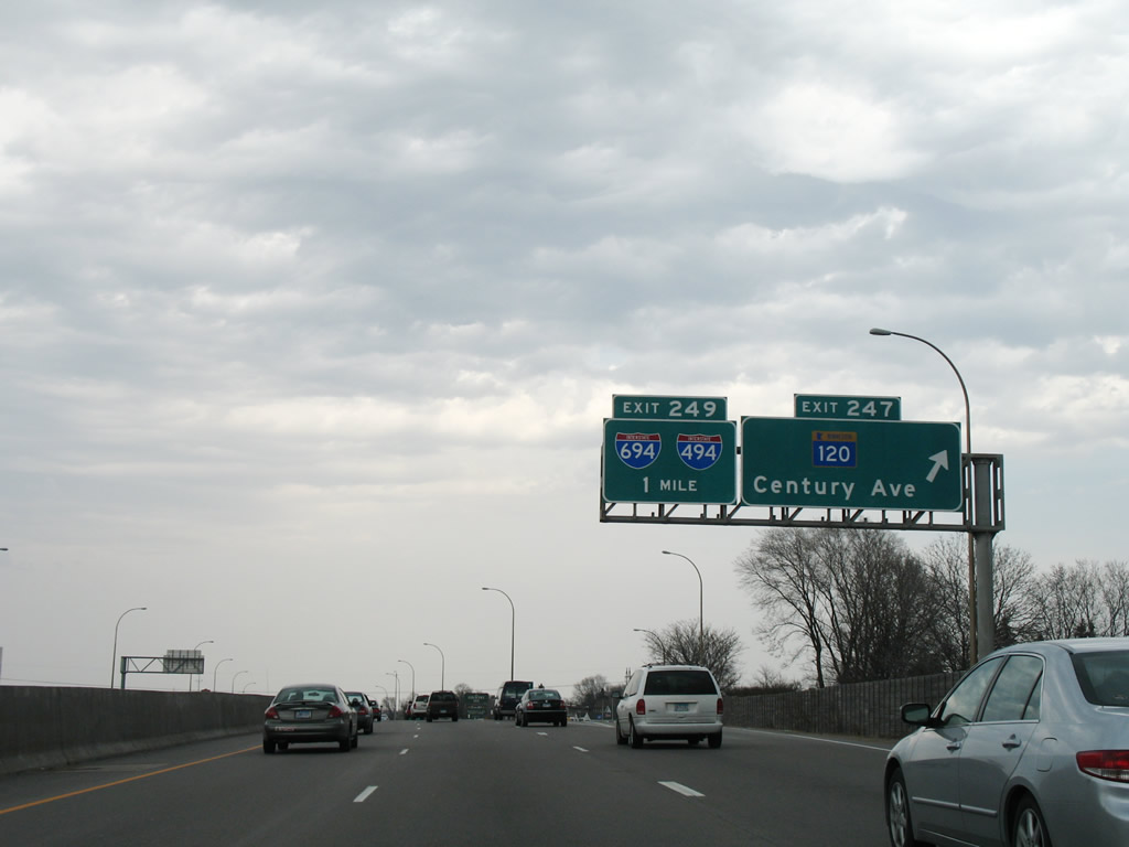 I-94/US 12 east at I-494/694 - Maplewood, MN