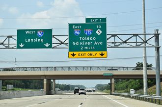 I-696 West two miles ahead of I-275/M-5 in Farmington Hills, MI