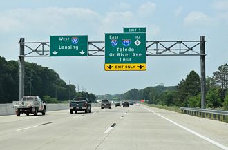 I-696 West one mile ahead of I-96, I-275 South and M-5