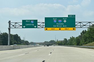 I-696 West at I-96/275 and M-5 in Farmington Hills, Michigan